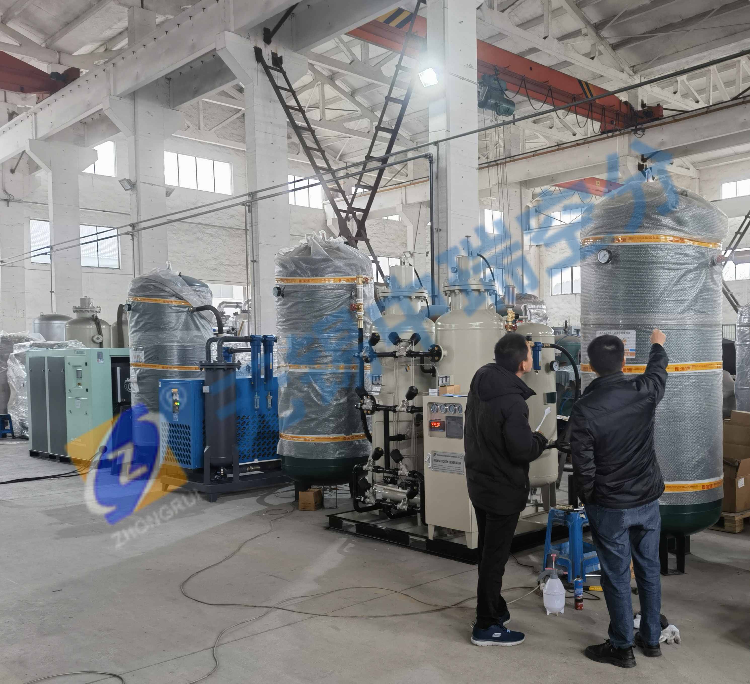 整套高純度制氮機(jī)發(fā)貨前，客戶來(lái)工廠實(shí)地驗(yàn)貨及學(xué)習(xí)，無(wú)錫中瑞空分全力提供優(yōu)良服務(wù)